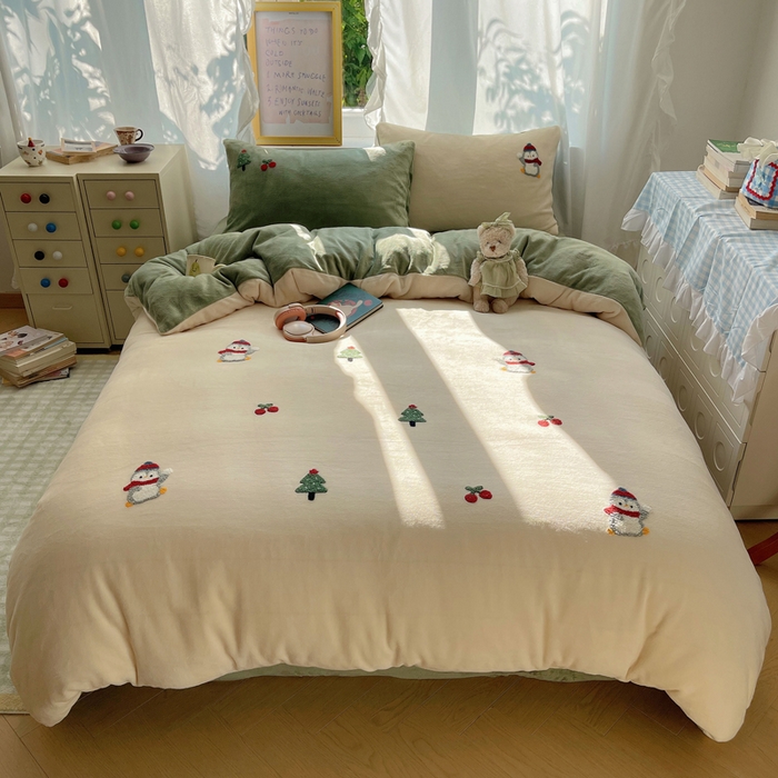 91家纺网 家纺一手货源 找家纺 （总）雨帆家纺 2025新款亲肤舒适可爱卡通牛奶绒毛巾绣四件套