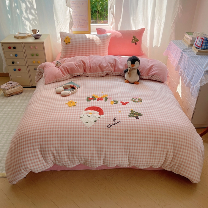 91家纺网 家纺一手货源 找家纺 （总）雨帆家纺 2025新款亲肤舒适可爱卡通牛奶绒毛巾绣四件套