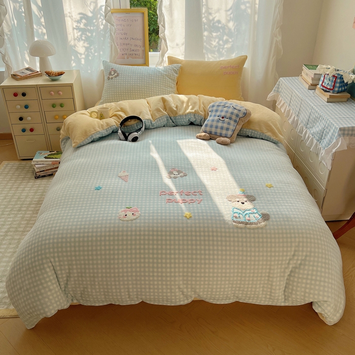 91家纺网 家纺一手货源 找家纺 （总）雨帆家纺 2025新款亲肤舒适可爱卡通牛奶绒毛巾绣四件套