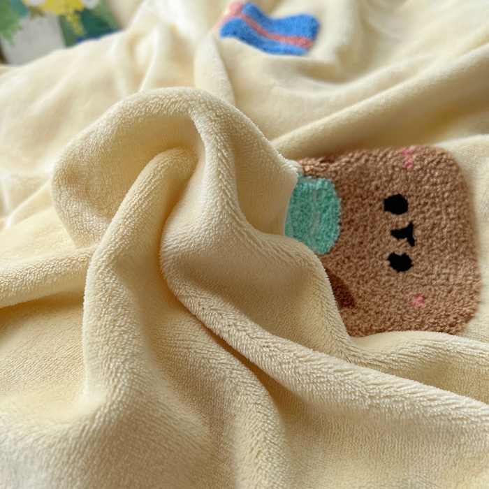 91家纺网 家纺一手货源 找家纺 雨帆家纺 2025新款亲肤舒适可爱卡通牛奶绒毛巾绣四件套 礼物小熊