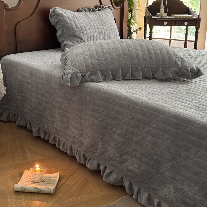 91家纺网 家纺一手货源 找家纺 （总）野合家纺 2025新款法式A类雕花牛奶绒韩版公主风四件套床盖款床单款床笠款