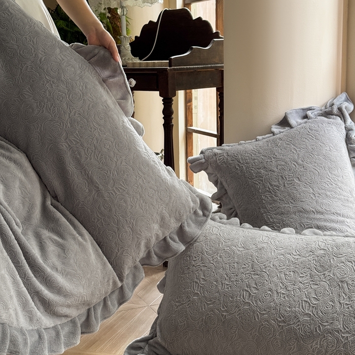 91家纺网 家纺一手货源 找家纺 （总）野合家纺 2025新款法式A类雕花牛奶绒韩版公主风四件套床盖款床单款床笠款