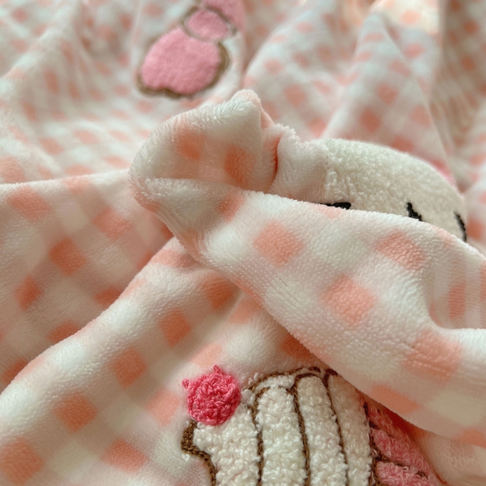 91家纺网 家纺一手货源 找家纺 雨帆家纺 2025新款亲肤舒适可爱卡通牛奶绒毛巾绣四件套 奶茶猫咪