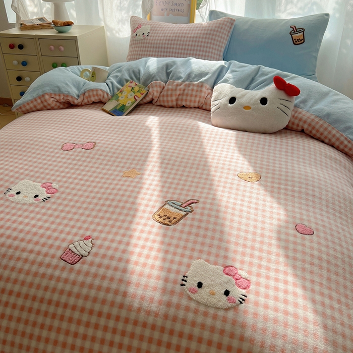 91家纺网 家纺一手货源 找家纺 雨帆家纺 2025新款亲肤舒适可爱卡通牛奶绒毛巾绣四件套 奶茶猫咪