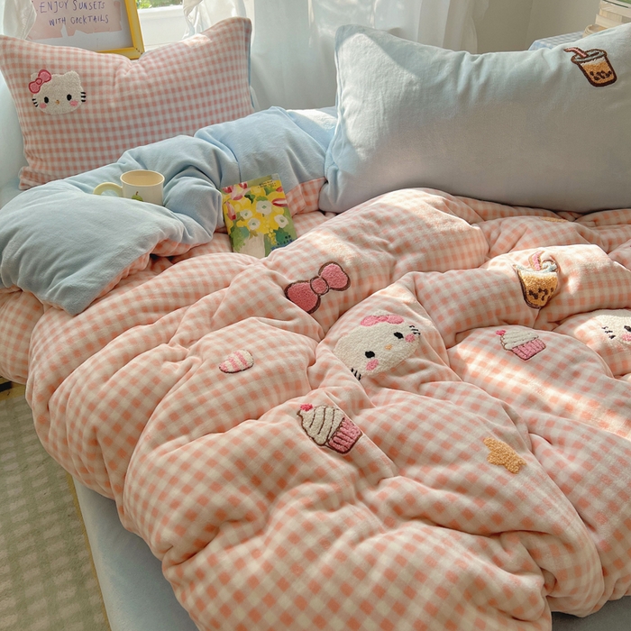 91家纺网 家纺一手货源 找家纺 雨帆家纺 2025新款亲肤舒适可爱卡通牛奶绒毛巾绣四件套 奶茶猫咪