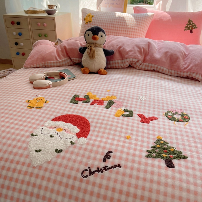 91家纺网 家纺一手货源 找家纺 雨帆家纺 2025新款亲肤舒适可爱卡通牛奶绒毛巾绣四件套 圣诞节