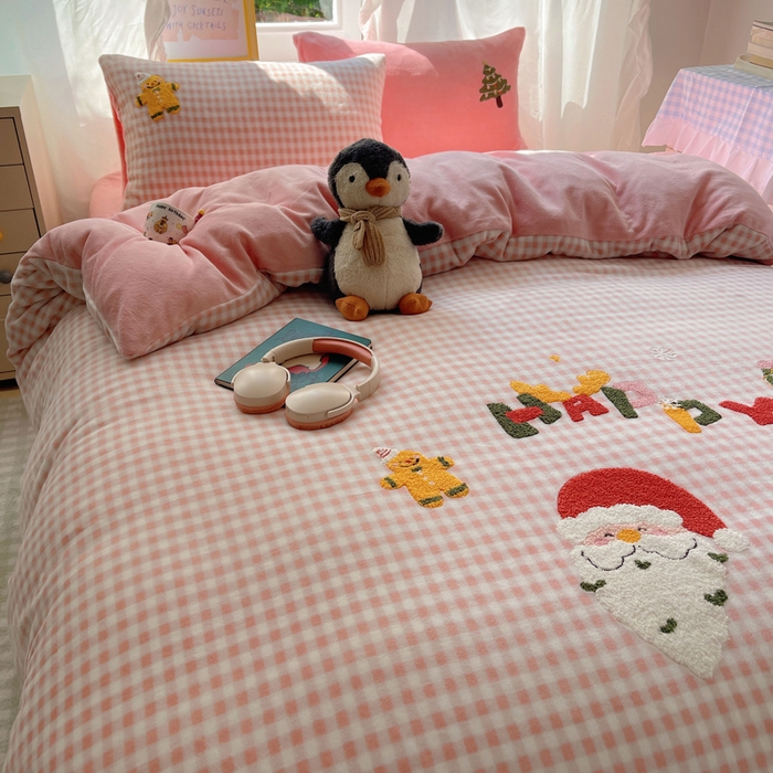 91家纺网 家纺一手货源 找家纺 雨帆家纺 2025新款亲肤舒适可爱卡通牛奶绒毛巾绣四件套 圣诞节