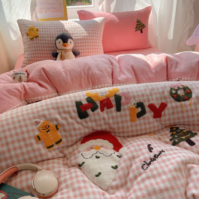 91家纺网 家纺一手货源 找家纺 雨帆家纺 2025新款亲肤舒适可爱卡通牛奶绒毛巾绣四件套 圣诞节