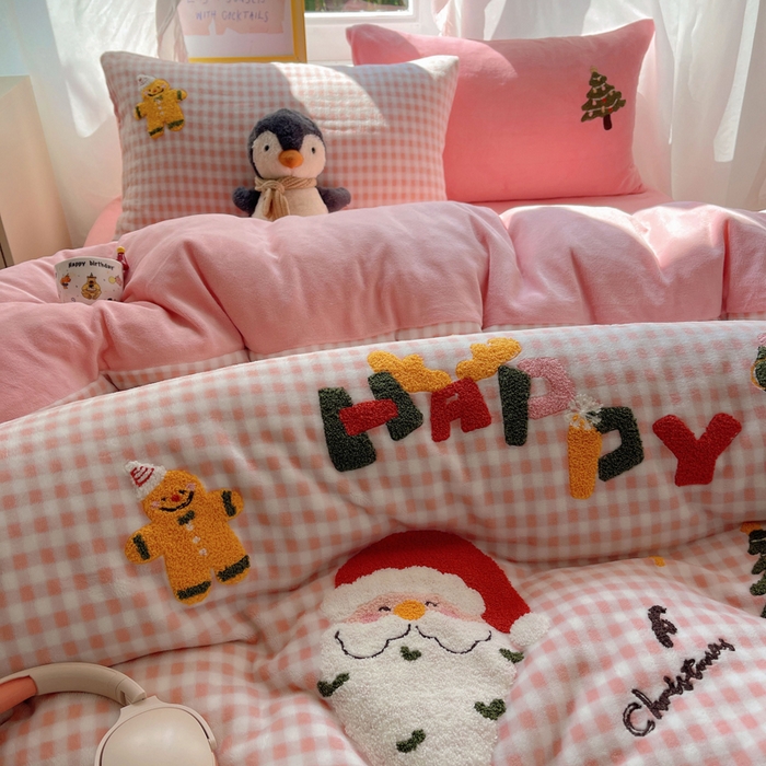 91家纺网 家纺一手货源 找家纺 雨帆家纺 2025新款亲肤舒适可爱卡通牛奶绒毛巾绣四件套 圣诞节