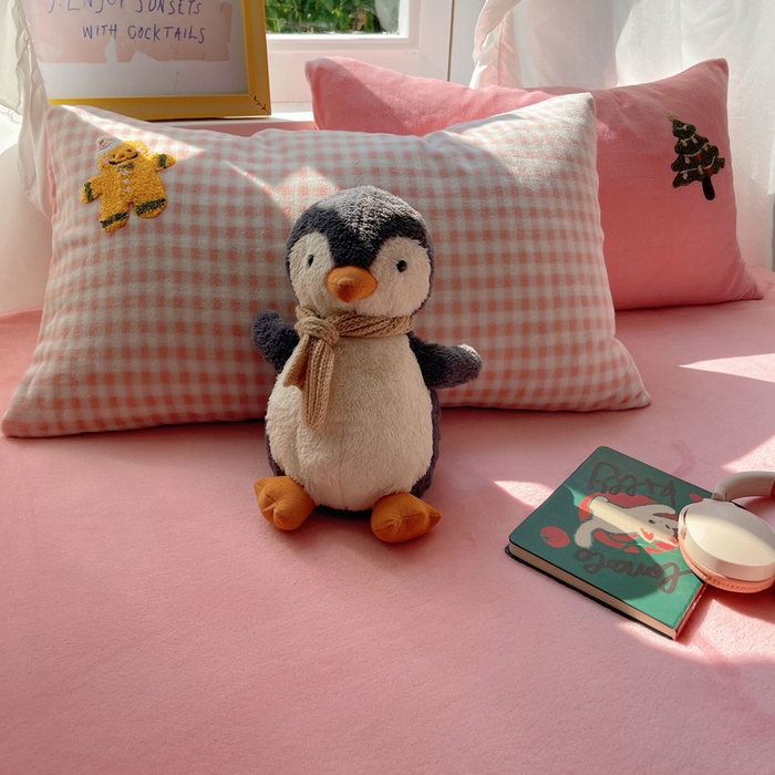 91家纺网 家纺一手货源 找家纺 雨帆家纺 2025新款亲肤舒适可爱卡通牛奶绒毛巾绣四件套 圣诞节