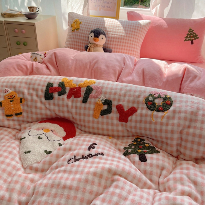 91家纺网 家纺一手货源 找家纺 雨帆家纺 2025新款亲肤舒适可爱卡通牛奶绒毛巾绣四件套 圣诞节