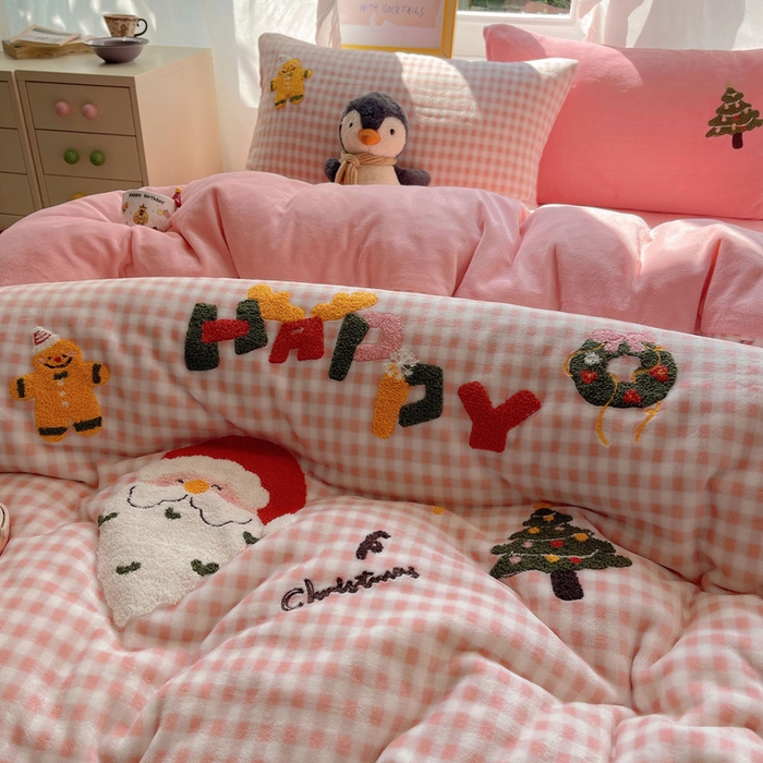 91家纺网 家纺一手货源 找家纺 雨帆家纺 2025新款亲肤舒适可爱卡通牛奶绒毛巾绣四件套 圣诞节