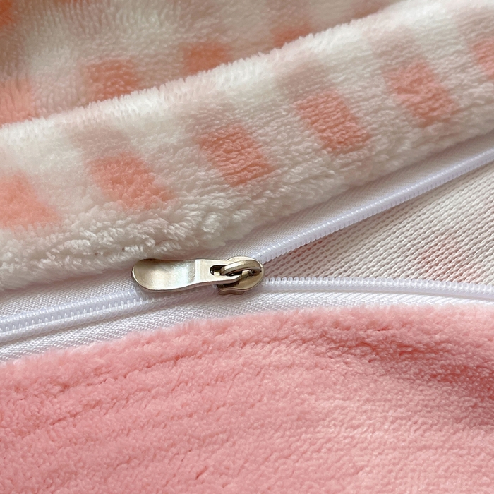 91家纺网 家纺一手货源 找家纺 雨帆家纺 2025新款亲肤舒适可爱卡通牛奶绒毛巾绣四件套 圣诞节