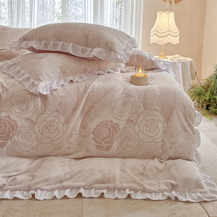 91家纺网 家纺一手货源 找家纺 野合家纺 2025新款加厚雕花牛奶绒床盖款四件套半夏风情-粉