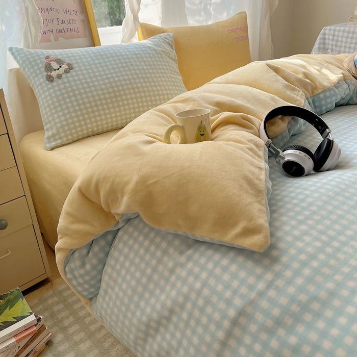 91家纺网 家纺一手货源 找家纺 雨帆家纺 2025新款亲肤舒适可爱卡通牛奶绒毛巾绣四件套 小伙伴