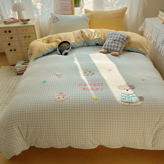 91家纺网 家纺一手货源 找家纺 雨帆家纺 2025新款亲肤舒适可爱卡通牛奶绒毛巾绣四件套 小伙伴