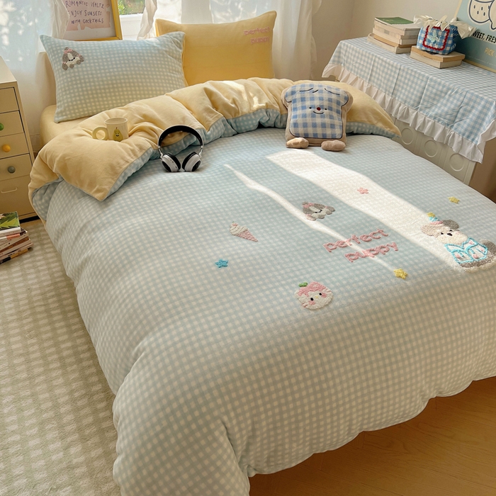 91家纺网 家纺一手货源 找家纺 雨帆家纺 2025新款亲肤舒适可爱卡通牛奶绒毛巾绣四件套 小伙伴