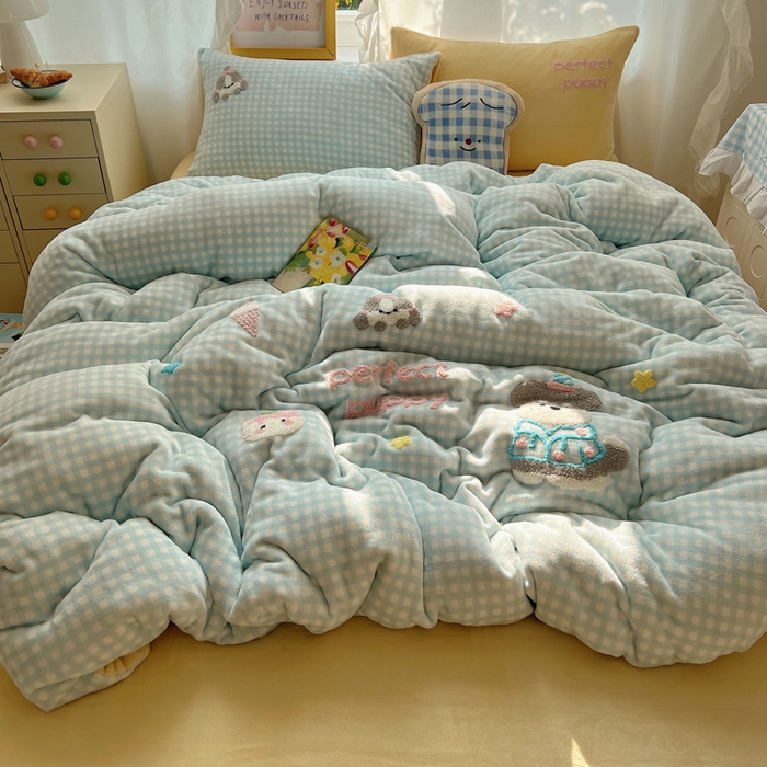 91家纺网 家纺一手货源 找家纺 雨帆家纺 2025新款亲肤舒适可爱卡通牛奶绒毛巾绣四件套 小伙伴