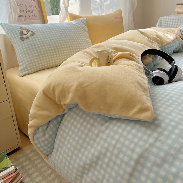 91家纺网 家纺一手货源 找家纺 雨帆家纺 2025新款亲肤舒适可爱卡通牛奶绒毛巾绣四件套 小伙伴