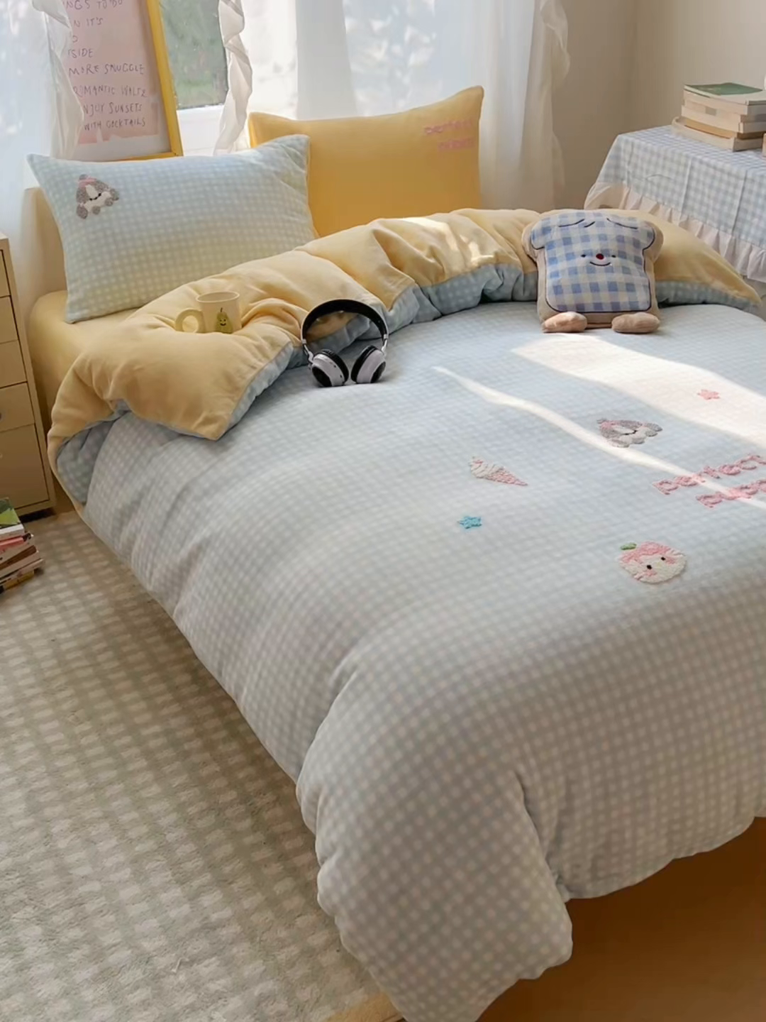 91家纺网 家纺一手货源 找家纺 雨帆家纺 2025新款亲肤舒适可爱卡通牛奶绒毛巾绣四件套 小伙伴