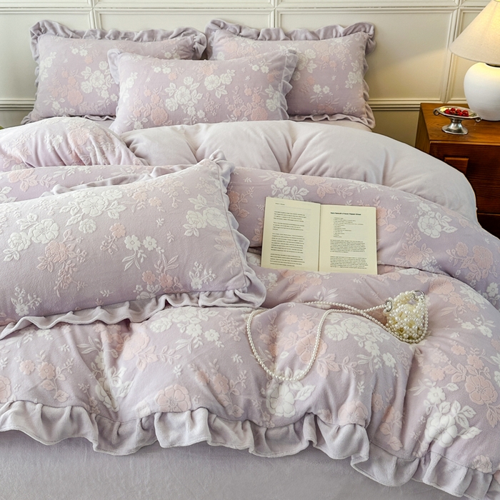 91家纺网 家纺一手货源 找家纺 （总）野合家纺 2025新款法式A类雕花牛奶绒韩版公主风四件套床盖款床单款床笠款