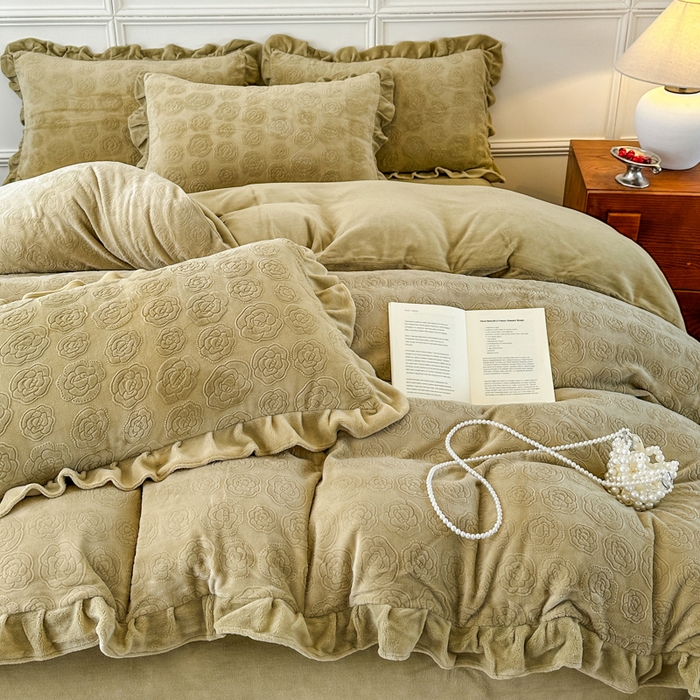 91家纺网 家纺一手货源 找家纺 （总）野合家纺 2025新款法式A类雕花牛奶绒韩版公主风四件套床盖款床单款床笠款