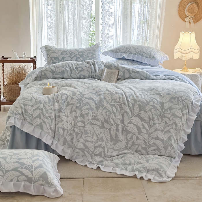 91家纺网 家纺一手货源 找家纺 野合家纺 2025新款加厚雕花牛奶绒床盖款四件套春和漫叶-兰