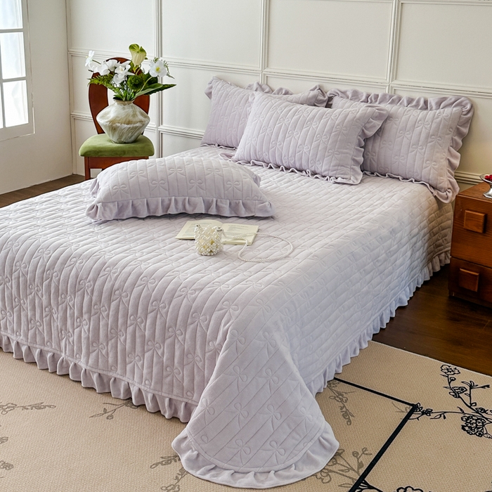 91家纺网 家纺一手货源 找家纺 野合家纺 2025新款法式A类雕花牛奶绒韩版公主风四件套床盖款床单款床笠款 花开花艳-粉紫