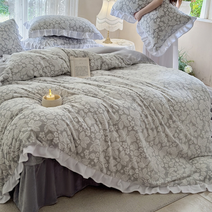 91家纺网 家纺一手货源 找家纺 野合家纺 2025新款加厚雕花牛奶绒床盖款四件套叶霖-灰