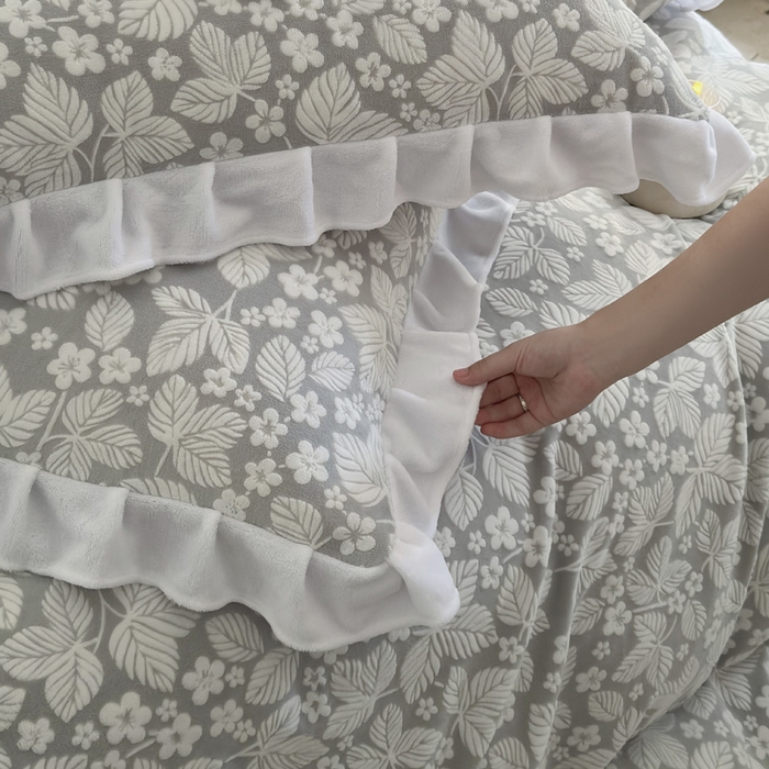 91家纺网 家纺一手货源 找家纺 野合家纺 2025新款加厚雕花牛奶绒床盖款四件套叶霖-灰