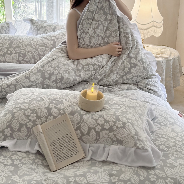 91家纺网 家纺一手货源 找家纺 野合家纺 2025新款加厚雕花牛奶绒床盖款四件套叶霖-灰