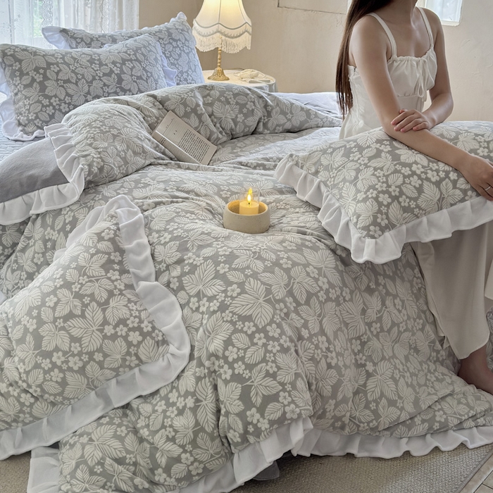 91家纺网 家纺一手货源 找家纺 野合家纺 2025新款加厚雕花牛奶绒床盖款四件套叶霖-灰