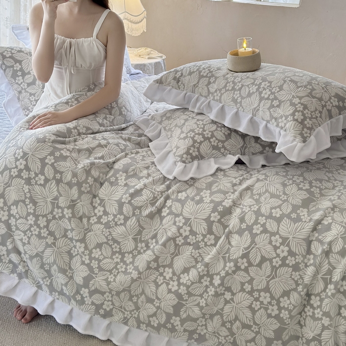 91家纺网 家纺一手货源 找家纺 野合家纺 2025新款加厚雕花牛奶绒床盖款四件套叶霖-灰