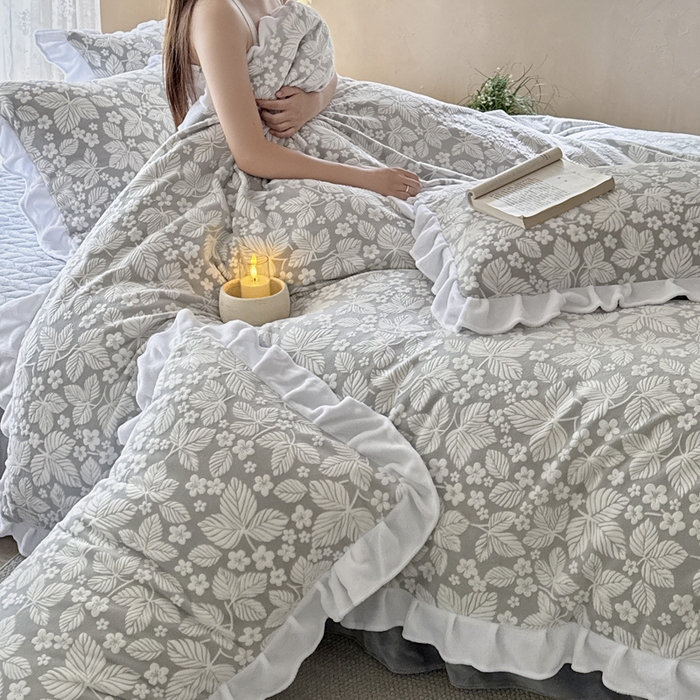 91家纺网 家纺一手货源 找家纺 野合家纺 2025新款加厚雕花牛奶绒床盖款四件套叶霖-灰