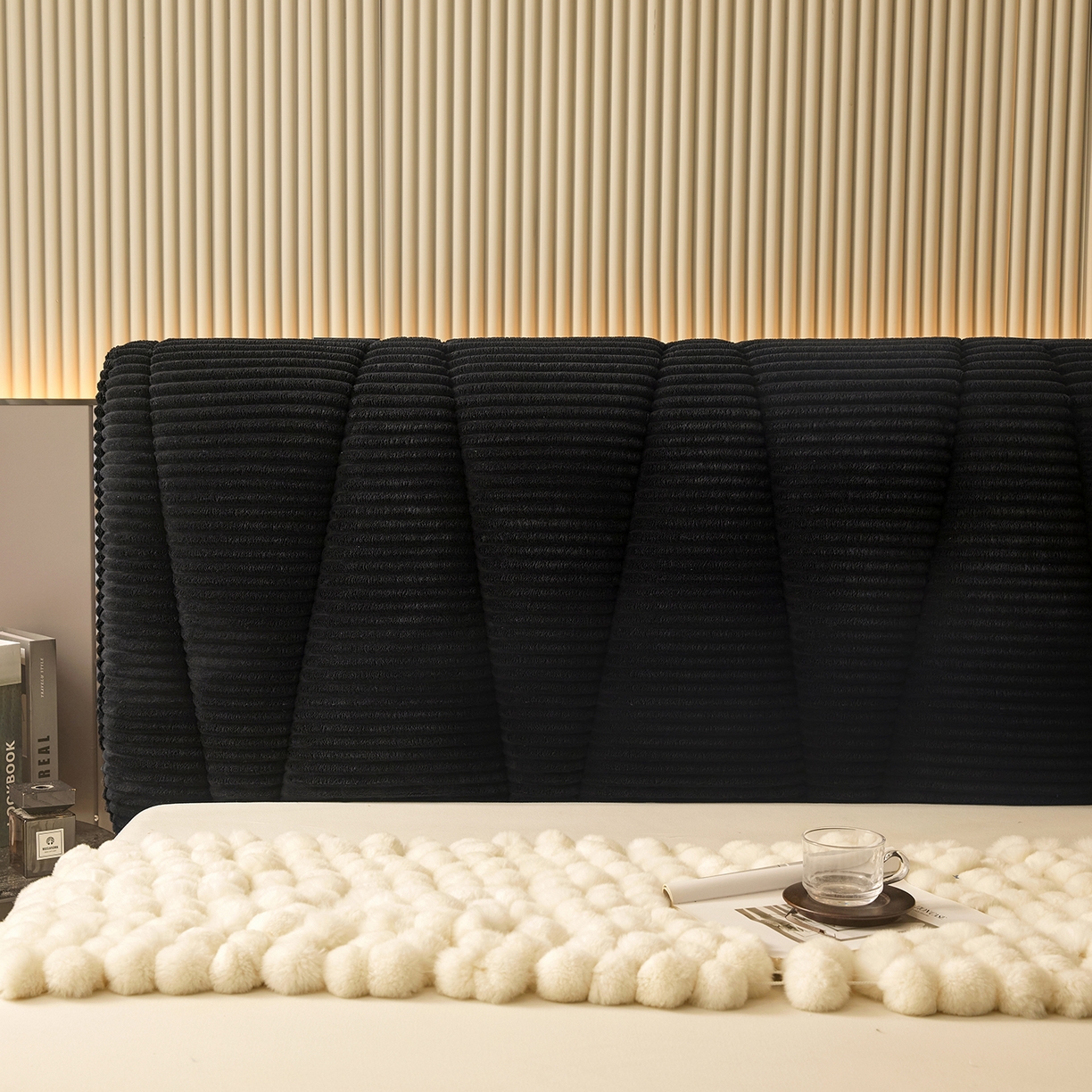 91家纺网 家纺一手货源 找家纺 情恒家纺 2025新款兔兔绒抽条加厚床头罩 星耀黑