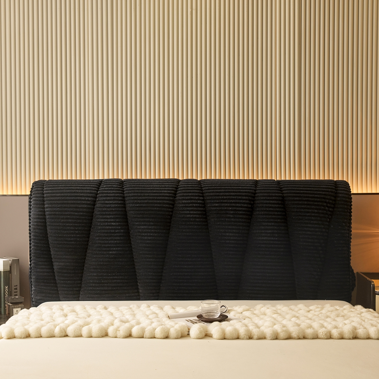 91家纺网 家纺一手货源 找家纺 情恒家纺 2025新款兔兔绒抽条加厚床头罩 星耀黑