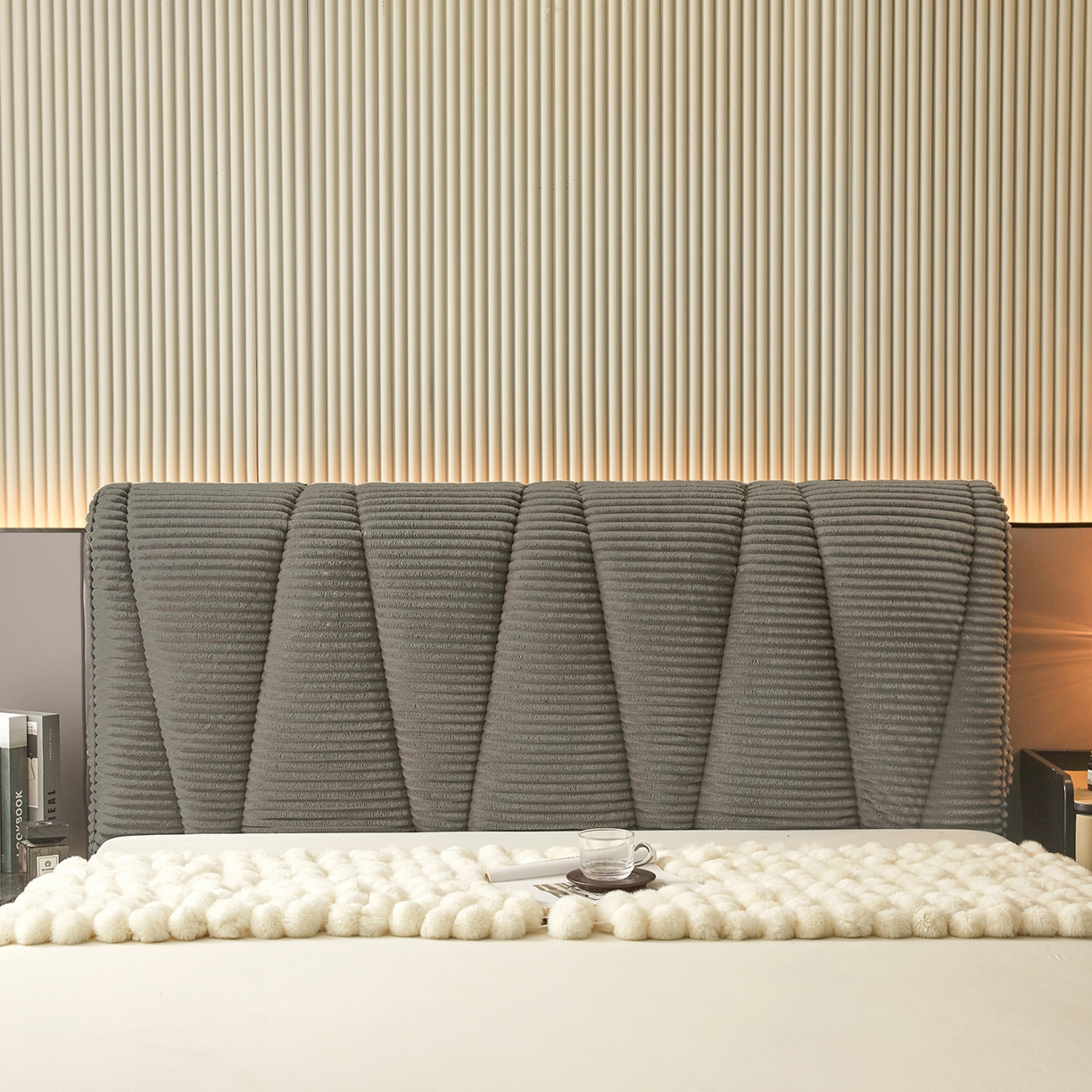 91家纺网 家纺一手货源 找家纺 情恒家纺 2025新款兔兔绒抽条加厚床头罩 月光灰