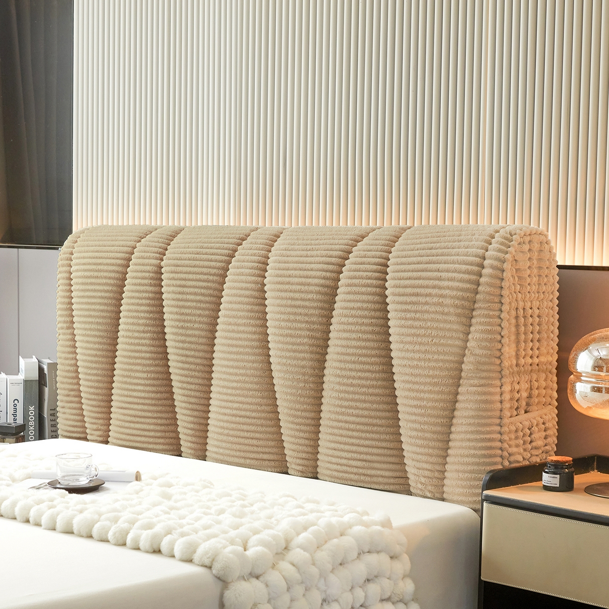 91家纺网 家纺一手货源 找家纺 情恒家纺 2025新款兔兔绒抽条加厚床头罩 卡其