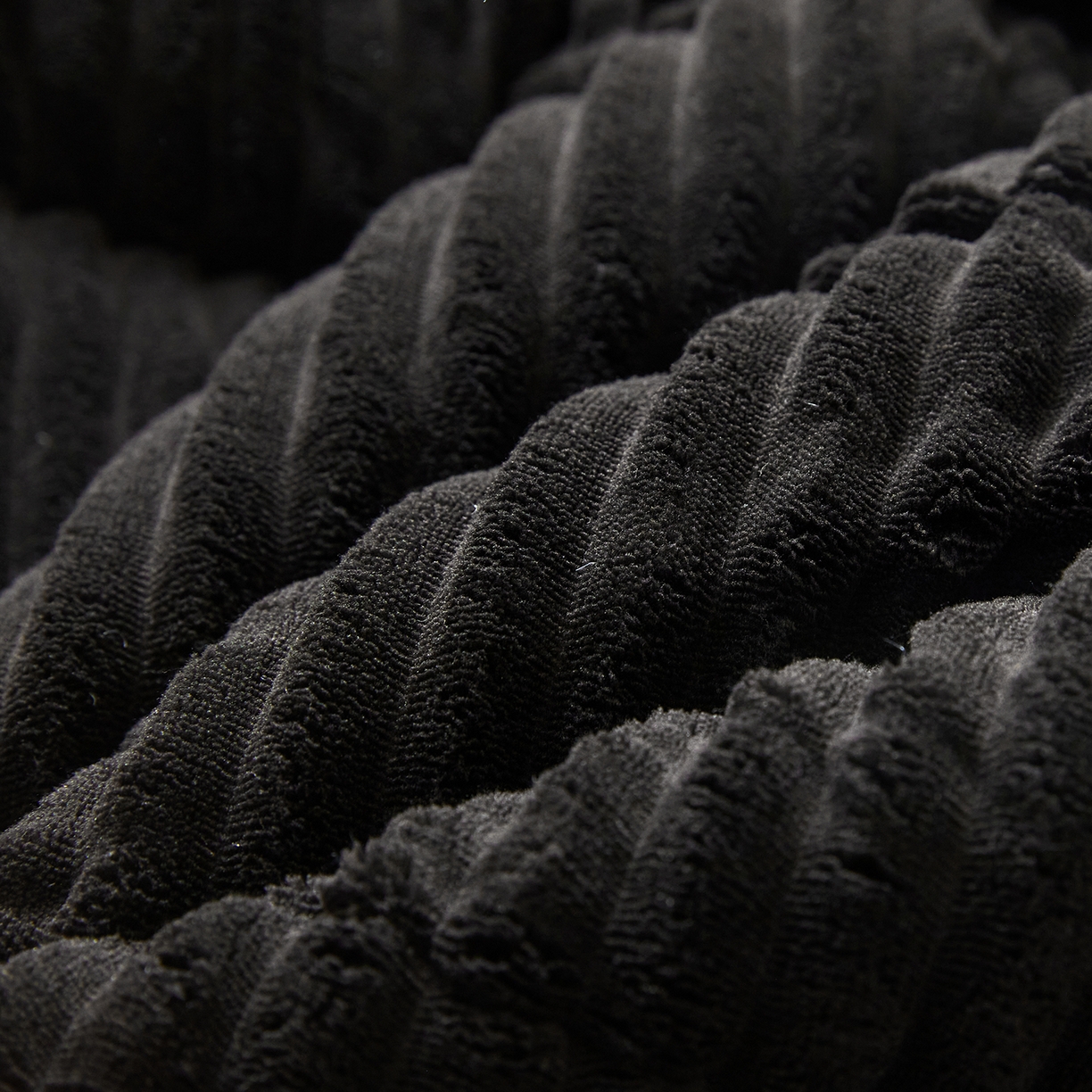 91家纺网 家纺一手货源 找家纺 情恒家纺 2025新款兔兔绒抽条加厚床头罩 星耀黑