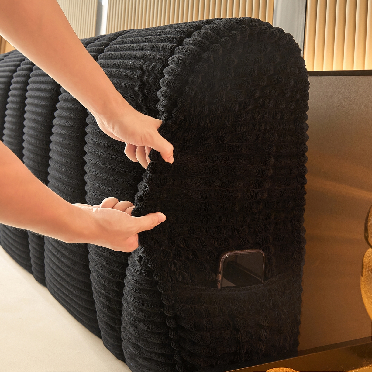 91家纺网 家纺一手货源 找家纺 情恒家纺 2025新款兔兔绒抽条加厚床头罩 星耀黑