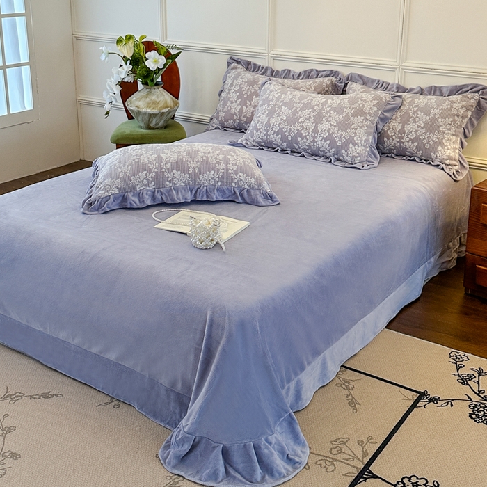 91家纺网 家纺一手货源 找家纺 野合家纺 2025新款法式A类雕花牛奶绒韩版公主风四件套床盖款床单款床笠款 花叶绵绵-灰紫