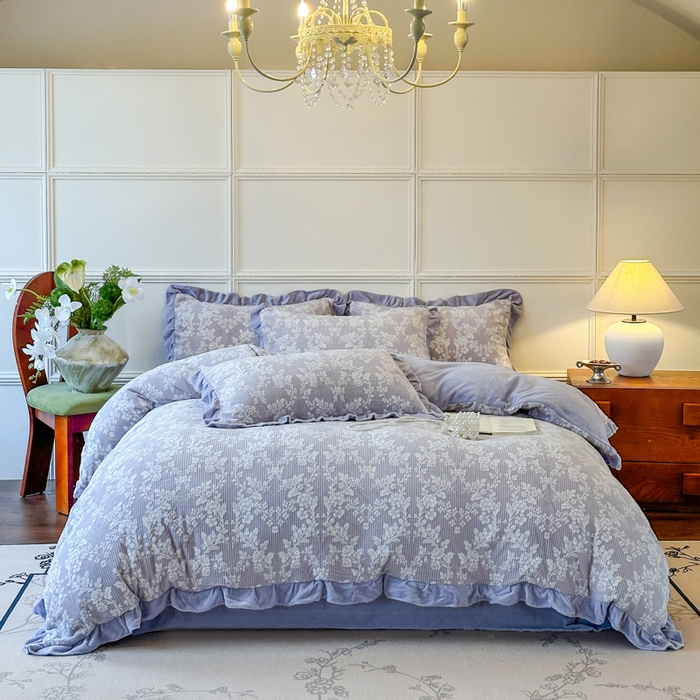 91家纺网 家纺一手货源 找家纺 野合家纺 2025新款法式A类雕花牛奶绒韩版公主风四件套床盖款床单款床笠款 花叶绵绵-灰紫