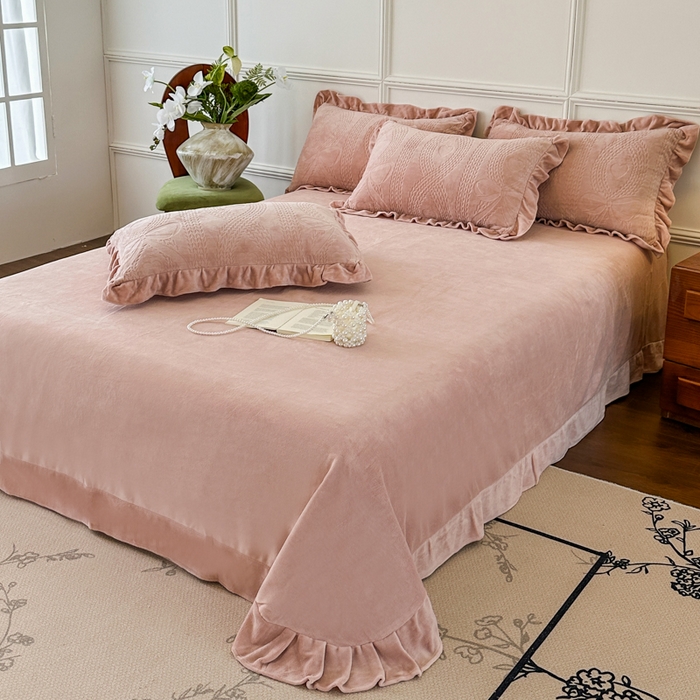 91家纺网 家纺一手货源 找家纺 野合家纺 2025新款法式A类雕花牛奶绒韩版公主风四件套床盖款床单款床笠款 麦芮-豆沙