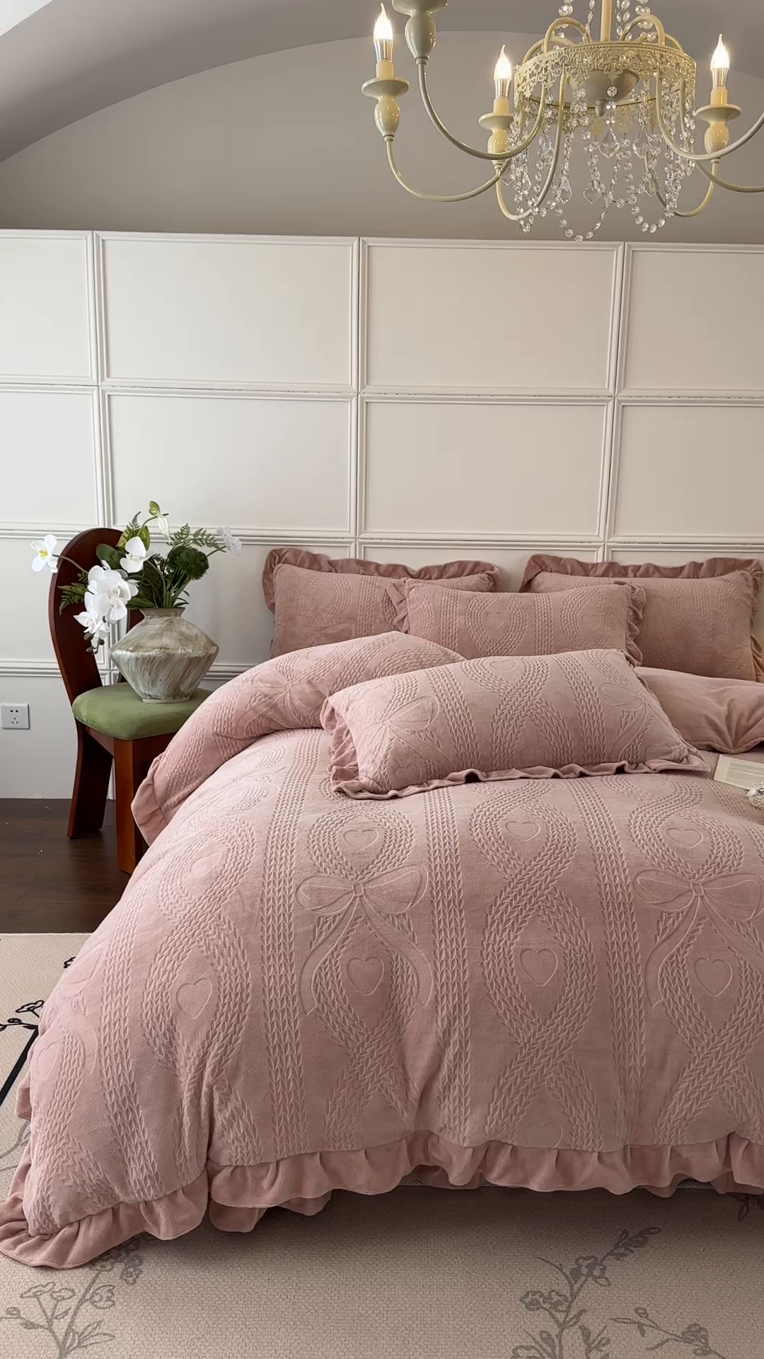 91家纺网 家纺一手货源 找家纺 野合家纺 2025新款法式A类雕花牛奶绒韩版公主风四件套床盖款床单款床笠款 麦芮-豆沙