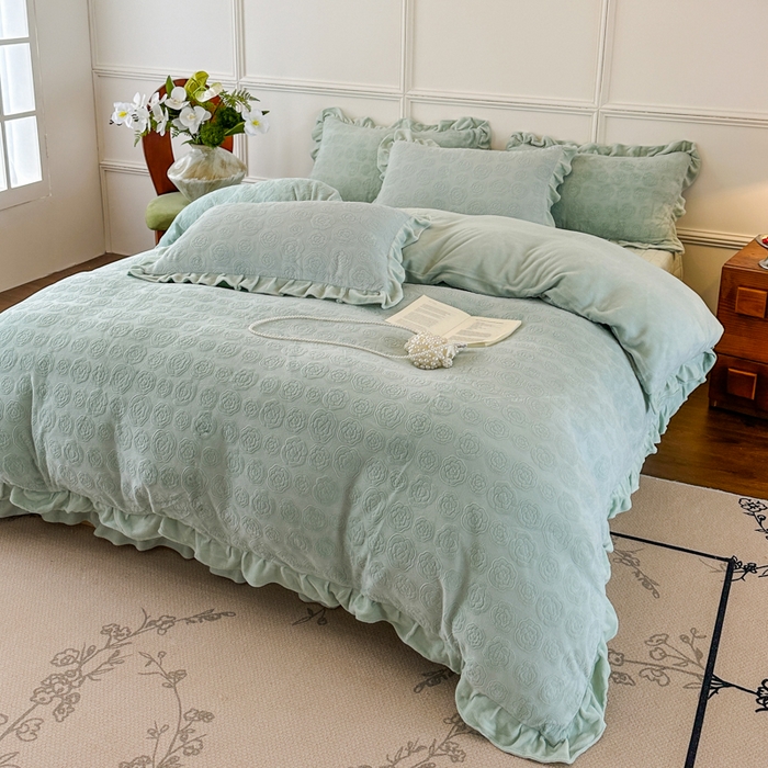 91家纺网 家纺一手货源 找家纺 野合家纺 2025新款法式A类雕花牛奶绒韩版公主风四件套床盖款床单款床笠款 山茶花-马利兰