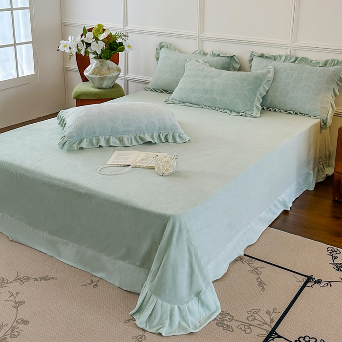 91家纺网 家纺一手货源 找家纺 野合家纺 2025新款法式A类雕花牛奶绒韩版公主风四件套床盖款床单款床笠款 山茶花-马利兰