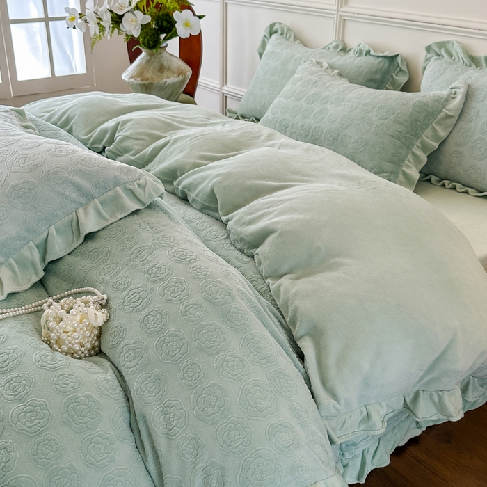 91家纺网 家纺一手货源 找家纺 野合家纺 2025新款法式A类雕花牛奶绒韩版公主风四件套床盖款床单款床笠款 山茶花-马利兰