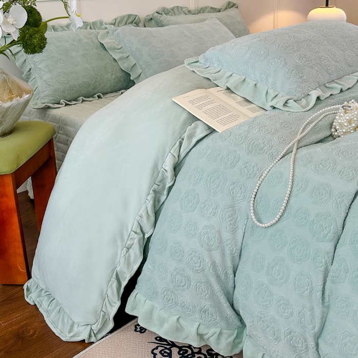 91家纺网 家纺一手货源 找家纺 野合家纺 2025新款法式A类雕花牛奶绒韩版公主风四件套床盖款床单款床笠款 山茶花-马利兰