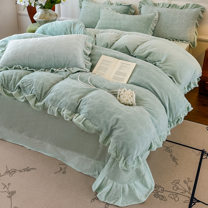 91家纺网 家纺一手货源 找家纺 野合家纺 2025新款法式A类雕花牛奶绒韩版公主风四件套床盖款床单款床笠款 山茶花-马利兰