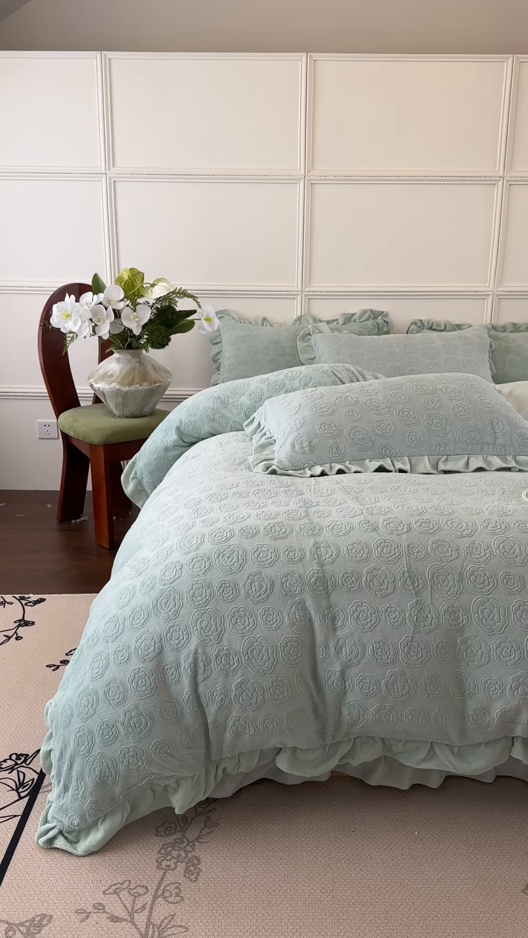 91家纺网 家纺一手货源 找家纺 野合家纺 2025新款法式A类雕花牛奶绒韩版公主风四件套床盖款床单款床笠款 山茶花-马利兰